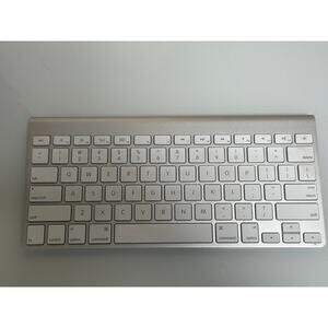 Apple A1314 Wireless Keyboard - Excellent Condition!